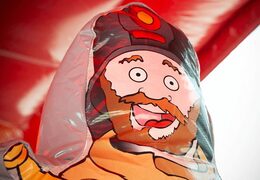 Parcours d'obstacles gonflable pour les pompiers de 8 mètres de long pour les enfants. Achetez des parcours d'obstacles gonflables en ligne maintenant chez JB Gonflables France