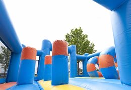 Toboggan multifonctionnel unique sur le thème du poisson-clown avec une pataugeoire, un objet 3D impressionnant, des couleurs fraîches et des obstacles 3D pour les enfants. Achetez des toboggans gonflables maintenant en ligne chez JB Gonflables France