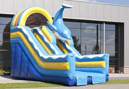 Multifunctionele opblaasbare glijbaan in thema dolfijn met een plonsbad, indrukwekkend 3D object, frisse kleuren en de 3D obstakels kopen voor kids. Bestel opblaasbare glijbanen nu online bij JB Inflatables Nederland