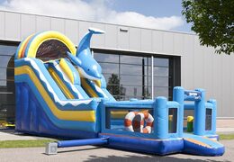 Multifunctionele opblaasbare glijbaan in dolfijn thema met een plonsbad, indrukwekkend 3D object, frisse kleuren en de 3D obstakels voor kinderen bestellen. Koop opblaasbare glijbanen nu online bij JB Inflatables Nederland