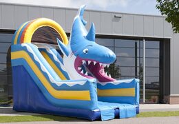Toboggan gonflable multifonctionnel sur le thème des requins avec une pataugeoire, un objet 3D impressionnant, des couleurs fraîches et les obstacles 3D à acheter pour les enfants. Commandez des toboggans gonflables maintenant en ligne chez JB Gonflables France