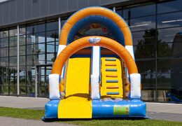 Commandez un toboggan gonflable spectaculaire sur le thème de l'océan avec des couleurs gaies pour les enfants. Achetez des toboggans gonflables maintenant en ligne chez JB Gonflables France