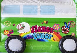 Commandez château gonflable standard avec toit sur le thème hippie vert pour les enfants