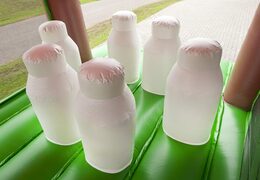 Achetez un parcours d'obstacles gonflable unique de 17 mètres de large sur le thème de la ferme pour les enfants. Commandez des parcours d'obstacles gonflables maintenant en ligne chez JB Gonflables France