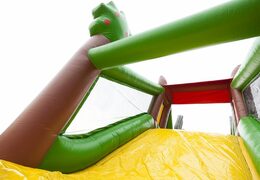 Parcours d'obstacles gonflables sur le thème de la ferme avec 7 éléments de jeu et objets colorés pour enfants acheter maintenant. Commandez des parcours d'obstacles gonflables maintenant en ligne chez JB Gonflables France