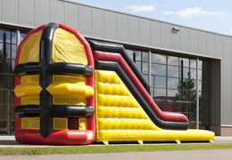 Opblaasbare klim toren attractie kopen glijbaan in geel en rood voor zeskamp spel voor kinderen bij JB Inflatables
