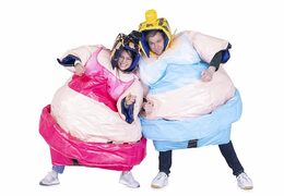 Commandez 2 costumes de sumo big mama en rose et en bleu pour lutter
