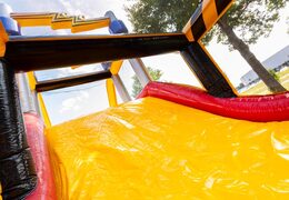 Achetez un cours d'assaut sur le thème de la méga tension chez JB Inflatables