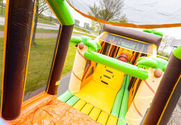 Commandez le parcours d'obstacles Mega Jungle Adventure Run chez JB Inflatables