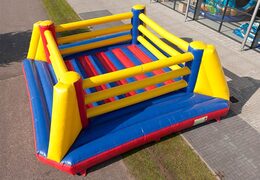 Ring de boxe gonflable aux couleurs vives