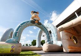 Piste de course mobile sur le thème western