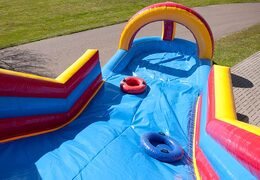 Château gonflable jeu baignoire danse