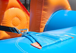Commandez un baby-foot gonflable bleu orange avec un système d'embarquement coulissant unique pour les enfants. Achetez un baby-foot gonflable maintenant en ligne chez JB Inflatables Pays-Bas