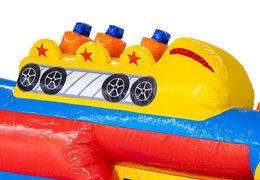 Wagon de montagnes russes sur parcours d'obstacles gonflable bleu rouge jaune