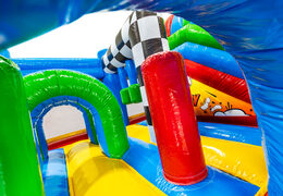 Arches vertes et bleues et piliers rouges dans château gonflable multiplay Comic