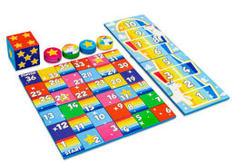 Ensemble de jeu coloré à l'arrière du Softplay sur le thème des licornes