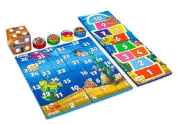 Ensemble de jeux coloré à l'avant du Softplay sur le thème Pirate Seaworld