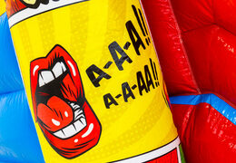 Illustration de dessin animé sur le château gonflable Doubleslide dans le thème Comic