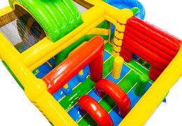 Intérieur du château gonflable avec des arches, des piliers et des coussins d'air à vendre chez JB