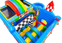 Intérieur du château gonflable avec des arches, des piliers et des sacs gonflables à vendre chez JB