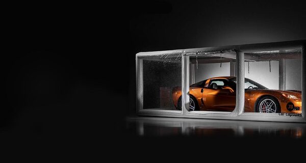 Bannière de capsule de voiture avec voiture en capsule