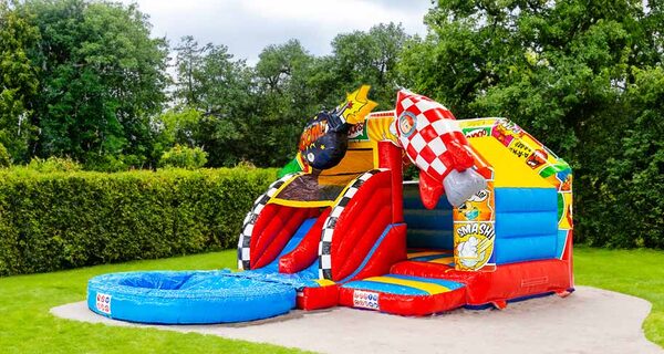 Bannière pour l'article de blog sur les châteaux gonflables doubleslide