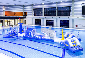 Achetez un parcours d'obstacles gonflable double haairun unique pour petits et grands. Commandez des jeux de piscine gonflables maintenant en ligne chez JB Gonflables France