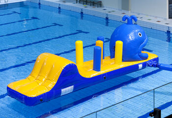 Parcours d'obstacles gonflable Whale Run avec des obstacles amusants en 3D pour petits et grands. Commandez des parcours d'obstacles gonflables en ligne maintenant chez JB Gonflables France