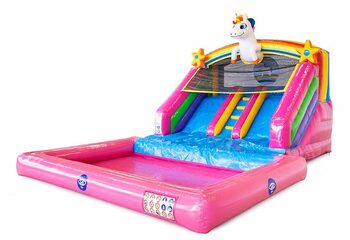 Achetez un château gonflable avec toboggan gonflable avec double toboggan et bain-marie sur le thème licorne arc-en-ciel pour enfants chez JB Gonflables France. Commandez des châteaux gonflables en ligne chez JB Gonflables France