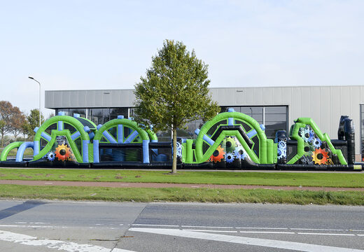 Achetez un méga parcours d'obstacles de 30 mètres dans les couleurs noir et vert pour petits et grands. Commandez des parcours d'obstacles gonflables maintenant en ligne chez JB Gonflables France