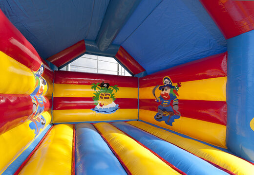 Achetez des château gonflable standard avec un objet pirate 3D sur le dessus pour les enfants. Commandez des châteaux gonflables en ligne chez JB Gonflables France