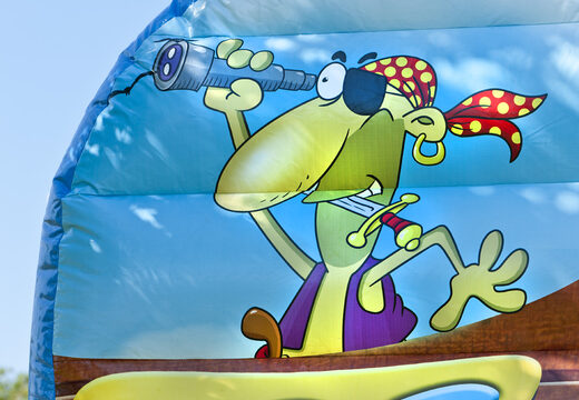 Méga toboggan gonflable sur le thème du monde des pirates avec des obstacles 3D pour les enfants. Achetez des toboggans gonflables maintenant en ligne chez JB Gonflables France