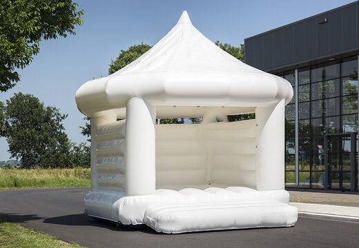 Château gonflable de carrousel standard couverts blancs sur le thème du mariage à vendre pour les enfants. Châteaux gonflables à vendre en ligne chez JB Gonflables France