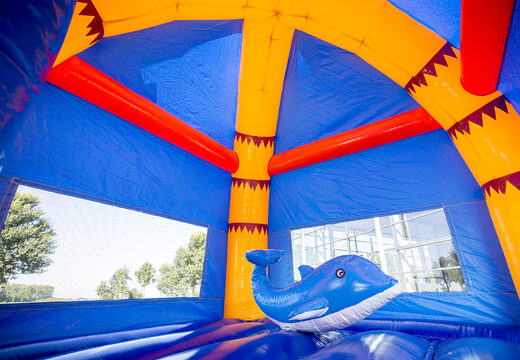 Commandez un château gonflable d'intérieur maxifun super gonflable avec toboggan sur le thème de la plage pour les enfants. Achetez des châteaux gonflables en ligne chez JB Gonflables France