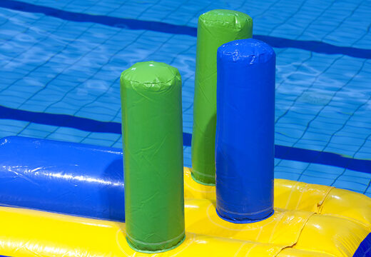 Commandez un parcours avec des dauphins toboggans avec des objets amusants pour petits et grands. Achetez des attractions aquatiques gonflables en ligne maintenant chez JB Gonflables France