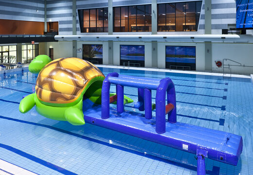 Commandez une course d'obstacles gonflable unique sur le thème des tortues avec des objets d'obstacles stimulants pour petits et grands. Achetez des attractions aquatiques gonflables en ligne maintenant chez JB Gonflables France