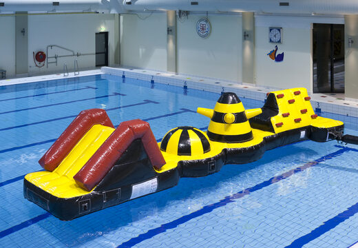 Piscine gonflable Adventure Run avec des obstacles difficiles pour petits et grands. Commandez des jeux de piscine gonflables maintenant en ligne chez JB Gonflables France
