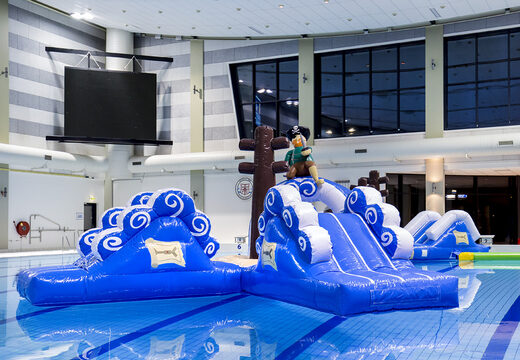 Commandez un double cours d'assaut pirate pour petits et grands. Achetez des parcours d'obstacles pour piscines gonflables en ligne maintenant chez JB Gonflables France