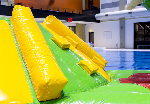 Achetez une île de jeu crocodile gonflable étanche avec une liane, une tour d'escalade, un toboggan rond et des obstacles pour petits et grands. Commandez des jeux de piscine gonflables maintenant en ligne chez JB Gonflables France