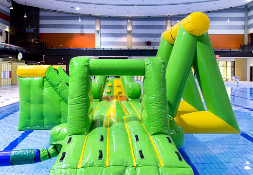 Commandez une île de jeu gonflable hermétique sur le thème du crocodile avec une vigne, une tour d'escalade, un toboggan rond et des obstacles pour petits et grands. Achetez des jeux de piscine gonflables maintenant en ligne chez JB Gonflables France