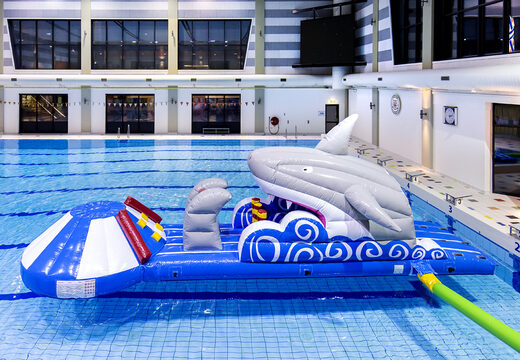 Achetez un toboggan gonflable sur le thème des requins pour petits et grands. Commandez des jeux de piscine gonflables maintenant en ligne chez JB Gonflables France