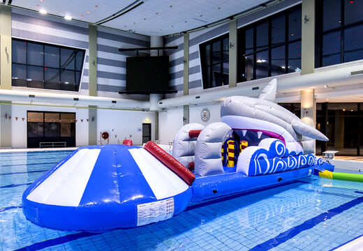 Commandez un toboggan gonflable unique sur le thème des requins pour petits et grands. Achetez des jeux de piscine gonflables maintenant en ligne chez JB Gonflables France