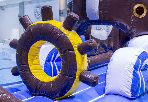 Commandez un toboggan gonflable hermétique sur le thème des pirates pour petits et grands. Achetez des attractions aquatiques gonflables en ligne maintenant chez JB Gonflables France