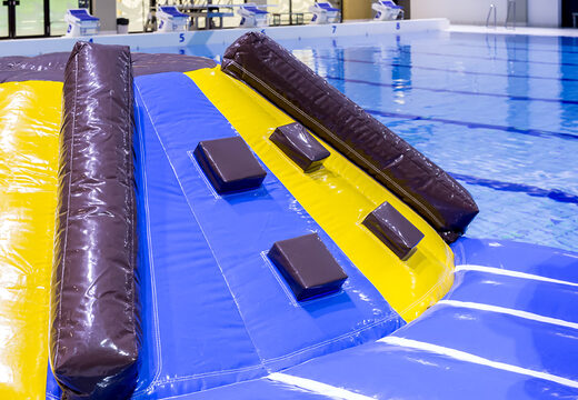 Achetez un toboggan hermétique sur le thème des pirates pour petits et grands. Commandez des attractions aquatiques gonflables maintenant en ligne chez JB Gonflables France