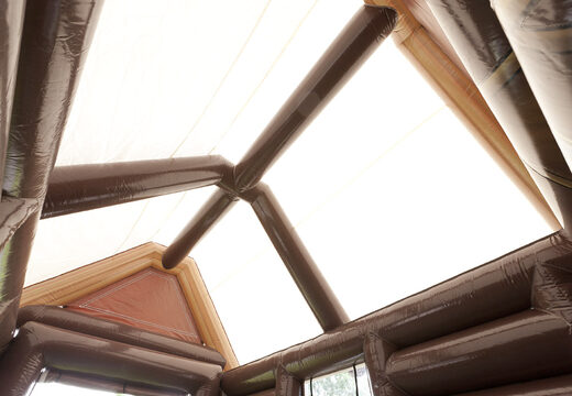 Commandez une cabane de ski gonflable Aprés avec une taille standard de 7 par 5 par 4 mètres pour les petits et les grands. Achetez des attractions d'hiver gonflables en ligne maintenant chez JB Gonflables France