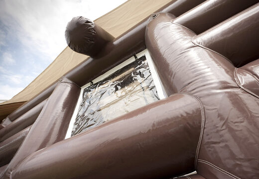 Achetez une cabane de ski gonflable unique Aprés avec une taille standard de 7 par 5 par 4 mètres pour petits et grands. Commandez des attractions d'hiver gonflables maintenant en ligne chez JB Gonflables France