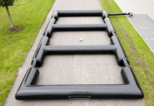 Commandez des terrains de football panna gonflables divisés en trois terrains plus petits pour diverses activités sportives. Achetez des terrains de football gonflables Panna maintenant en ligne chez JB Gonflables France