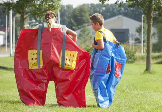 Achetez des pantalons éponge rouges et bleus uniques pour petits et grands. Obtenez vos articles gonflables maintenant en ligne chez JB Gonflables France