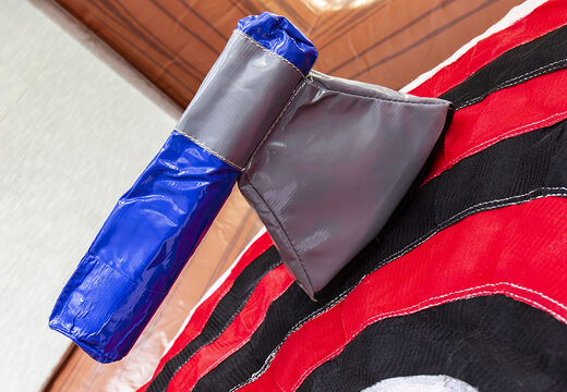 Commandez le jeu gonflable Axe Battle pour petits et grands. Achetez maintenant des châteaux gonflables en ligne chez JB Gonflables France