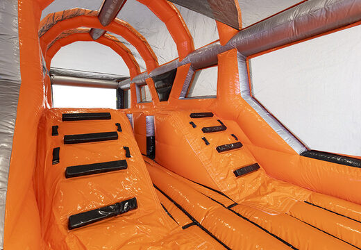 Commandez le parcours d'obstacles Giga dans le thème Canyon Jump pour les enfants. Achetez des parcours d'obstacles gonflables en ligne maintenant chez JB Gonflables France